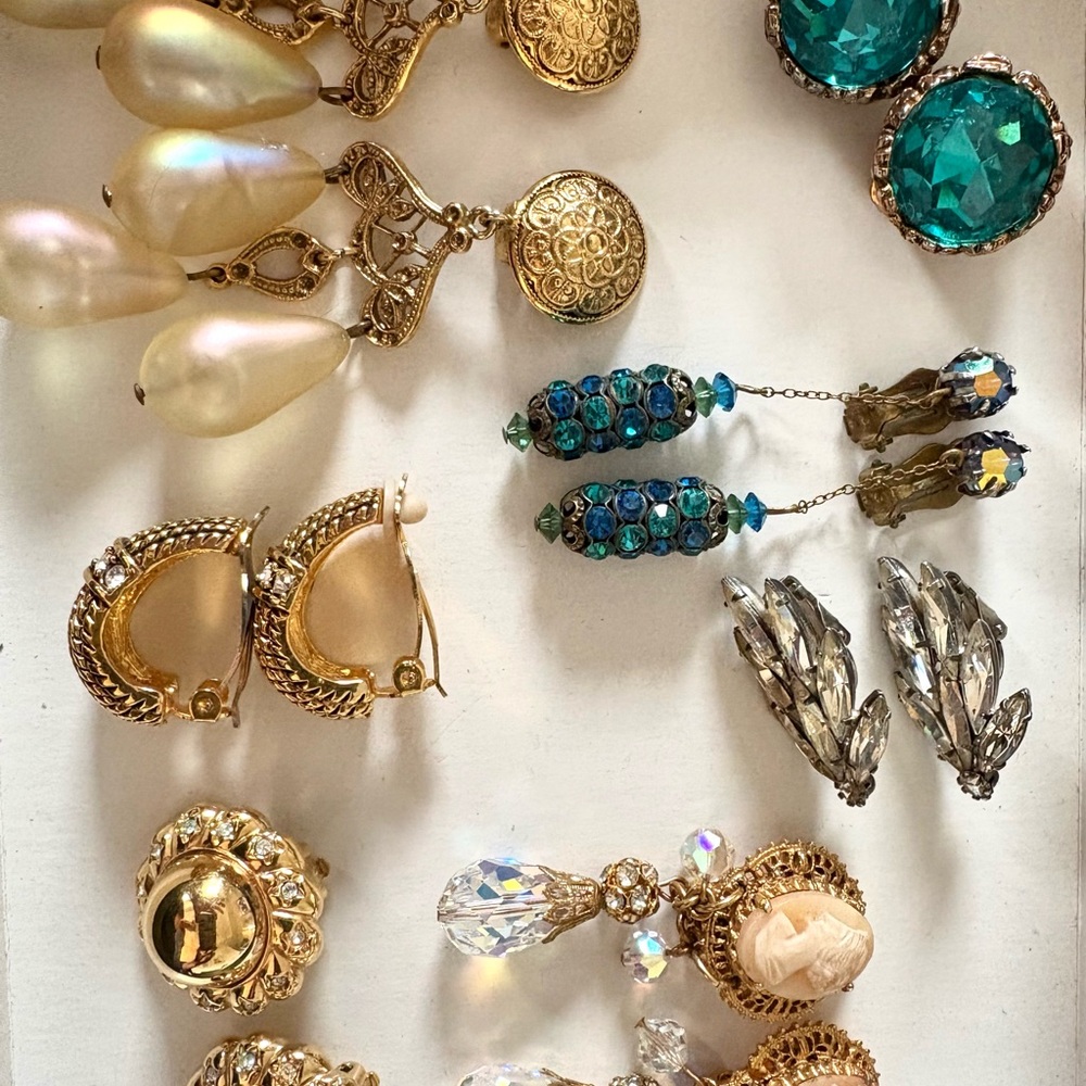 Vintage Lot of 7 Clip Earrings - Picture 5 of 8